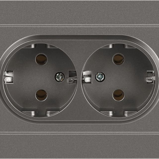 Розетка INTRO Accent двойная 2*2P+E Schuko 16А-250В СУ IP20 СУ AL/CU титан
