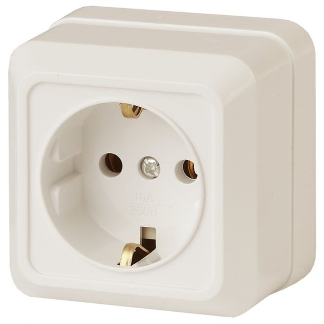 Розетка INTRO 2P 16А-250В IP20 ОУ Quardo Белый